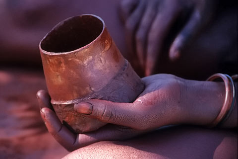 https://www.transafrika.org/media/namibia/himba-farbe.jpg